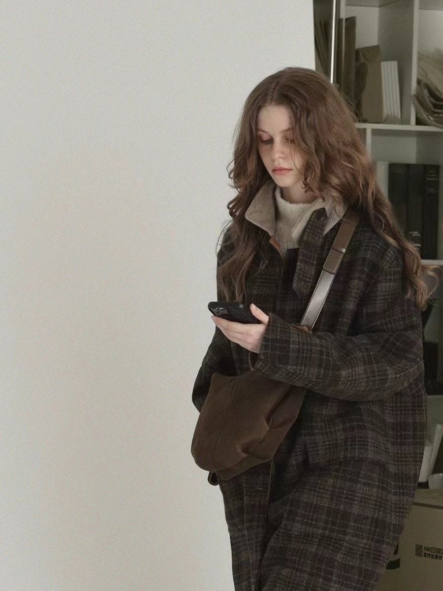 Vintage Wool Coat with Notched Lapel - Image 3